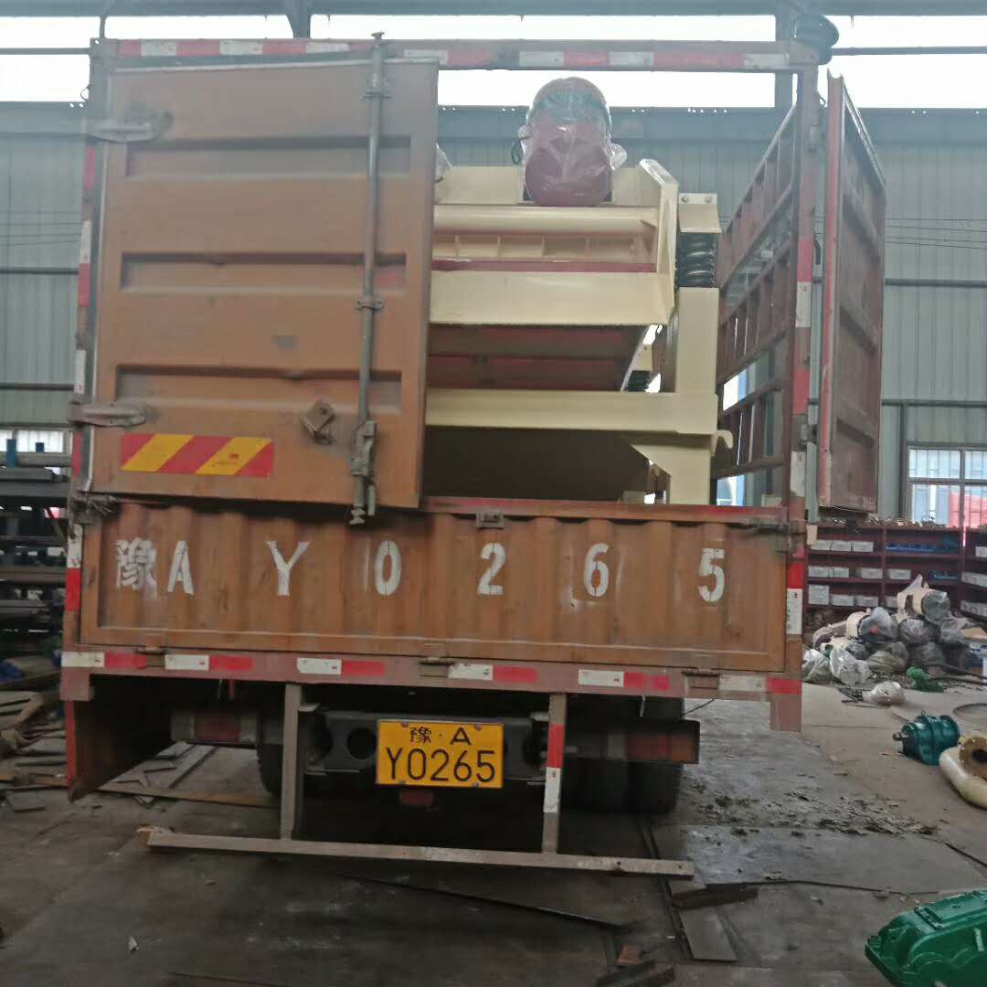 發(fā)往湖北京山的1530細沙回收機